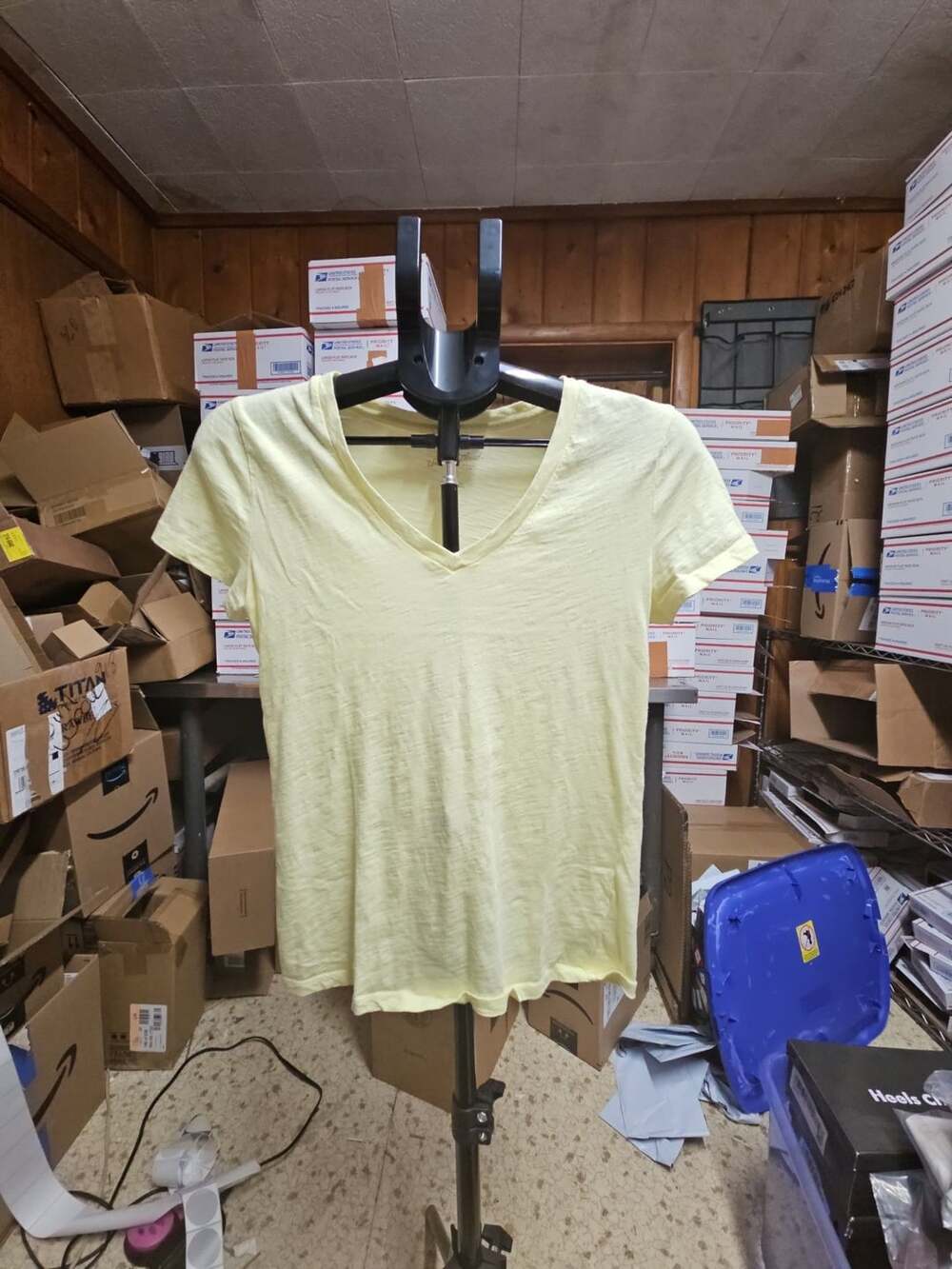 (288) Universal Thread Yellow Slub Knit Short Sleeve V-Neck Top